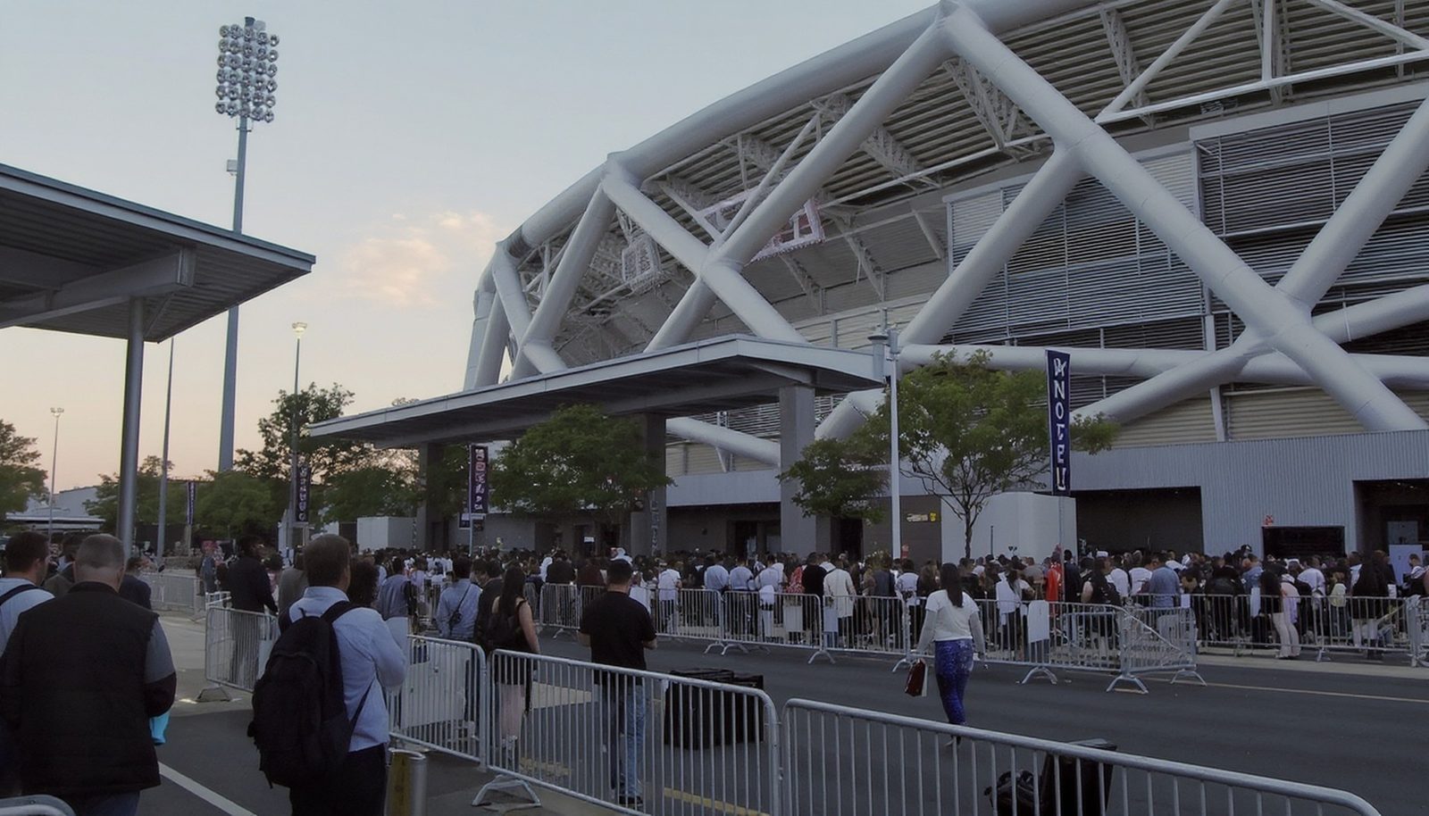 Booking Strategy for Surge‑Prone Flight Routes