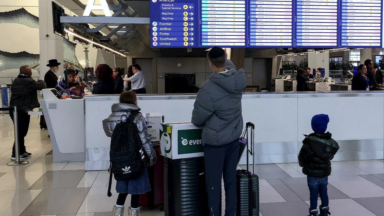 US flight cancellations and ground delays during a major storm