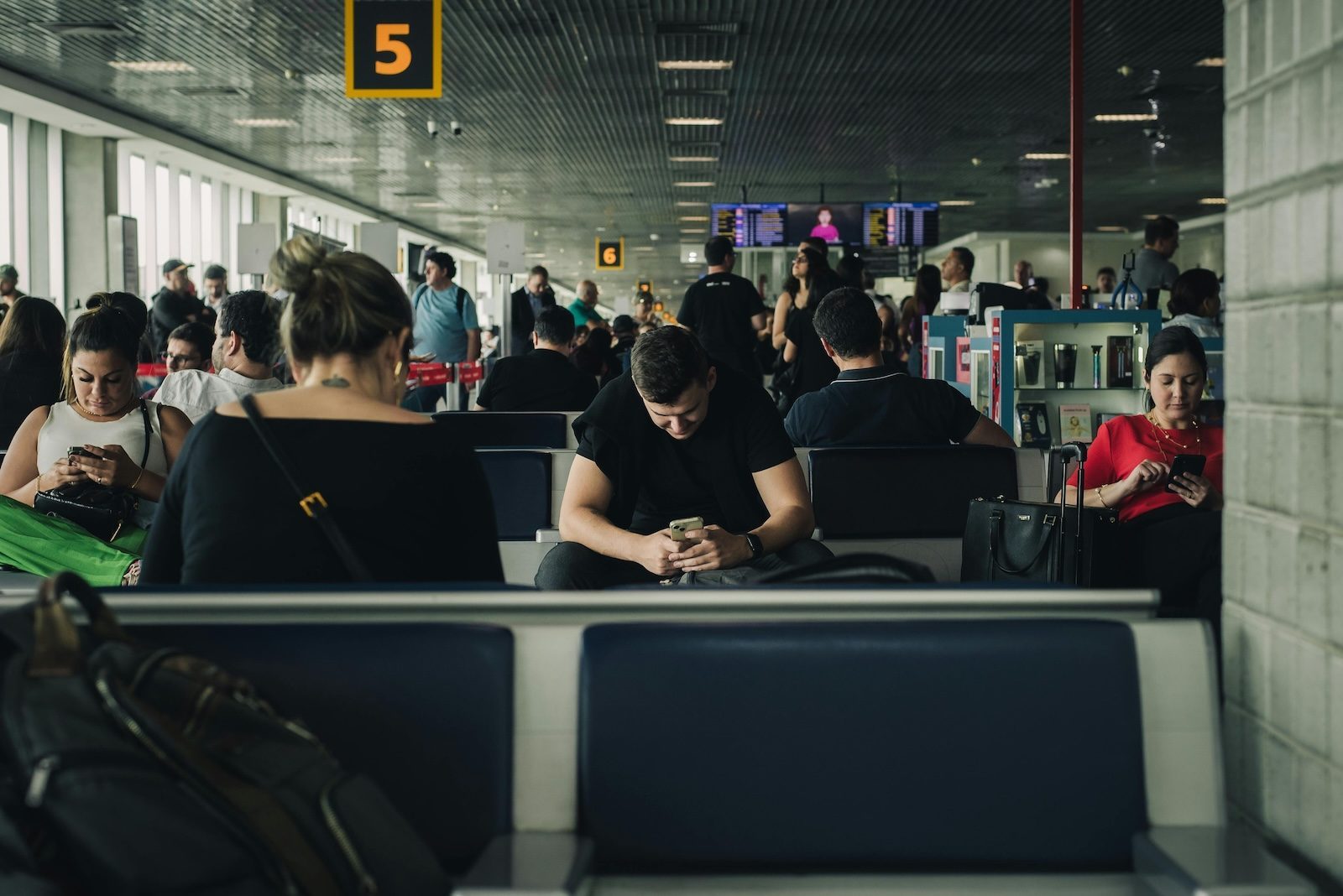 Are Cheap Flights Really Cheaper? Hidden Costs of Layovers