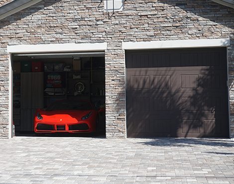 Door-to-door auto transport with carrier arriving at customer's address