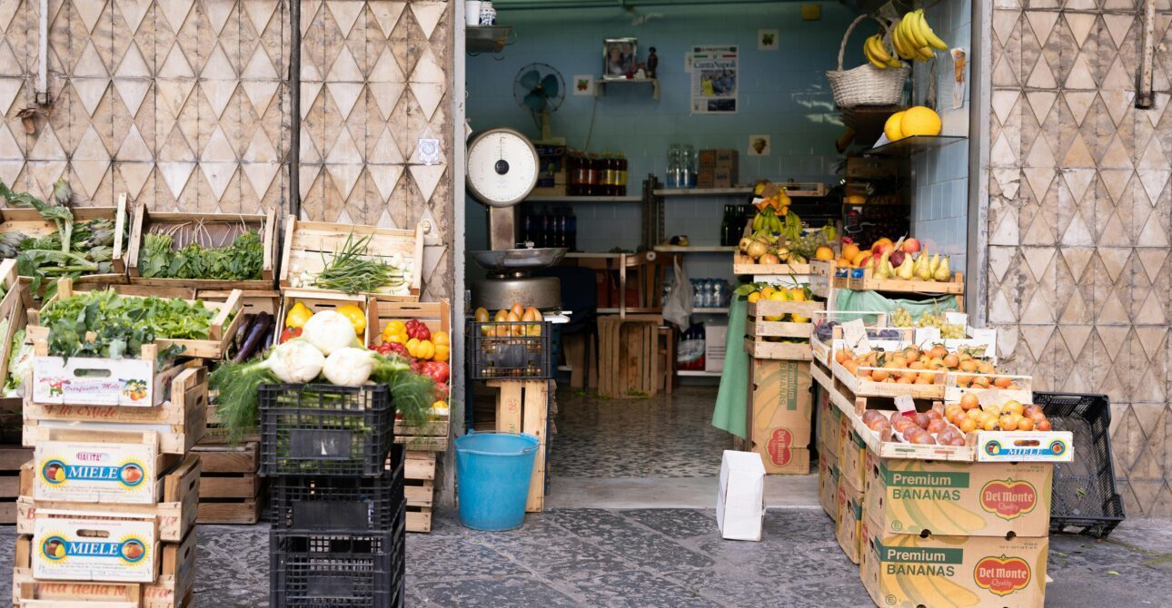 Local market scene, representing the everyday life you access with longer stays