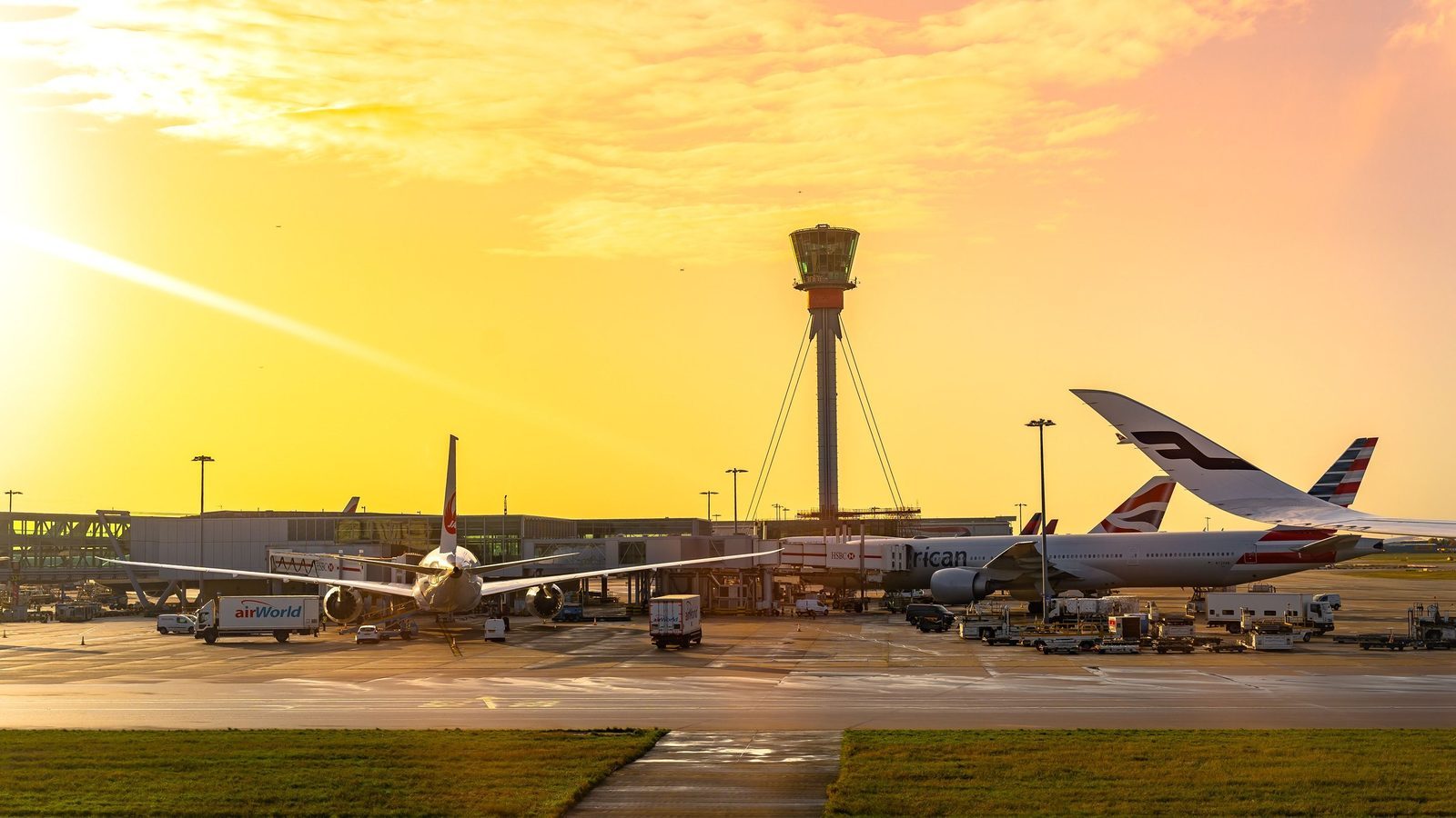 Airport Food, Water and Wi‑Fi Costs: A Practical Playbook