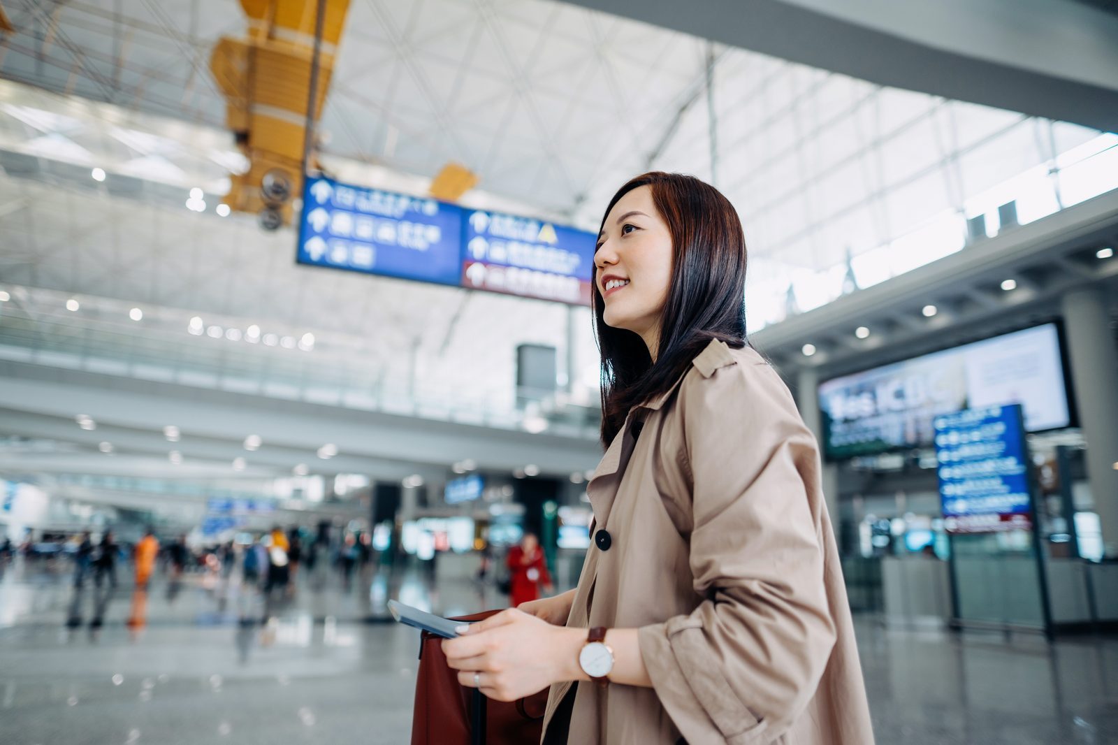 Passengers waiting during a layover, illustrating the value of buffer time between flights