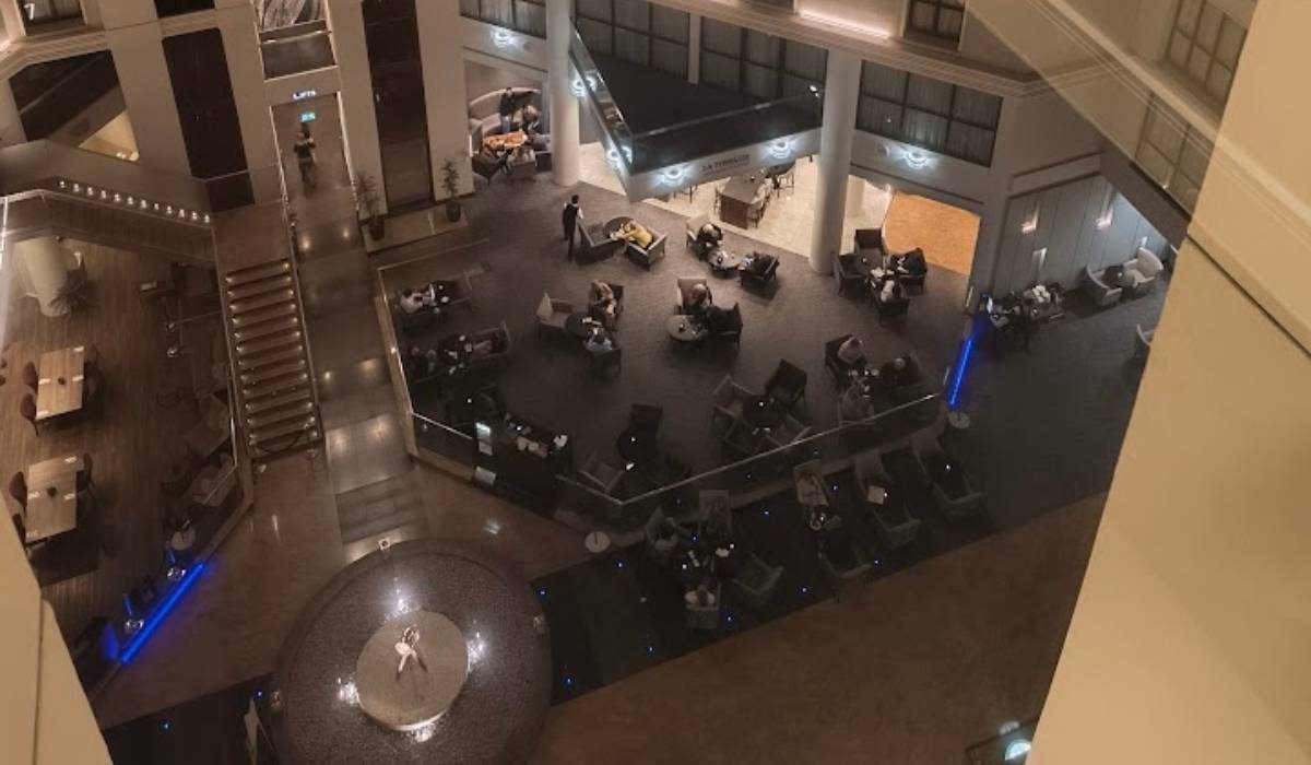 Extra Hotel Night vs Lounge vs Capsule: Cost Per Hour