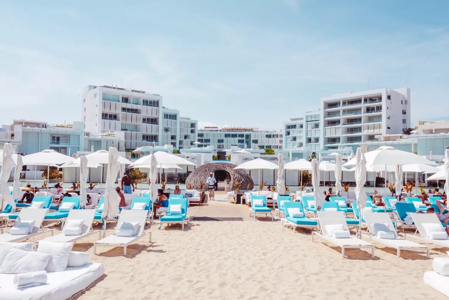 What ‘Free’ Hotel Perks Really Cost: Resort Fees, Parking and Breakfast Compared