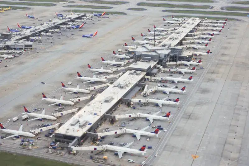 Ticket Prices Drop When Airlines Battle at Major Hubs