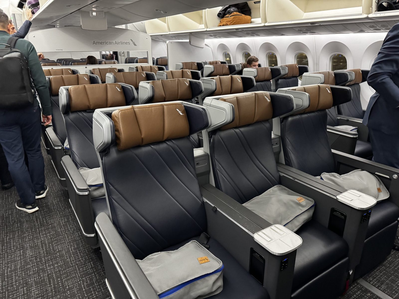 Center section of American Airlines 787-9 Premium Economy cabin