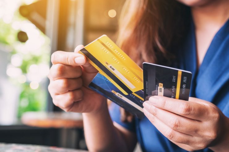 ATM, Credit Card, or Cash Abroad? Fee Trade-offs Explained