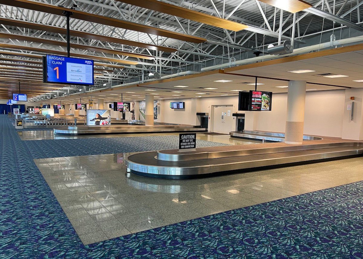 Carry-On vs Checked Bags: How to Minimize Flight Costs