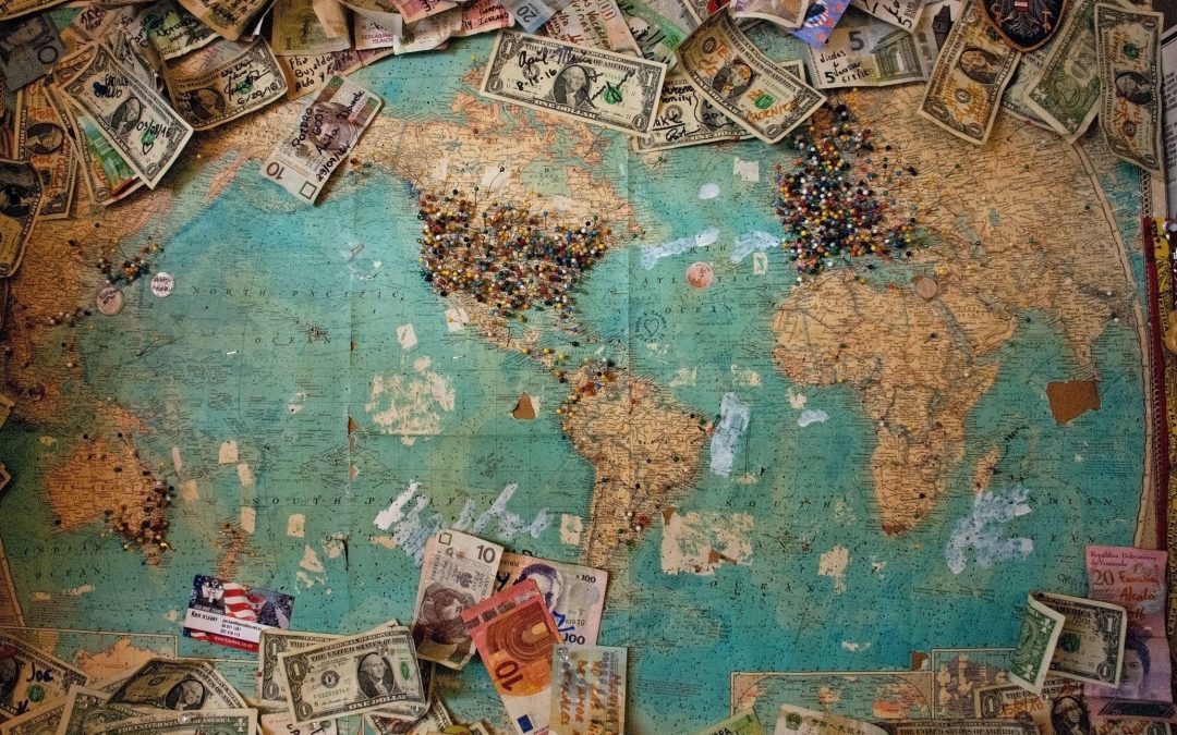 Graphic showing a balance between splurge and save, representing thoughtful choices in travel spending.