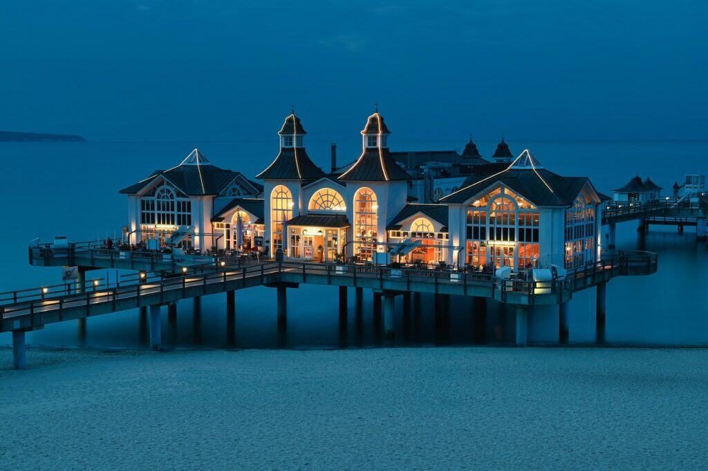 resort-4471852_1280