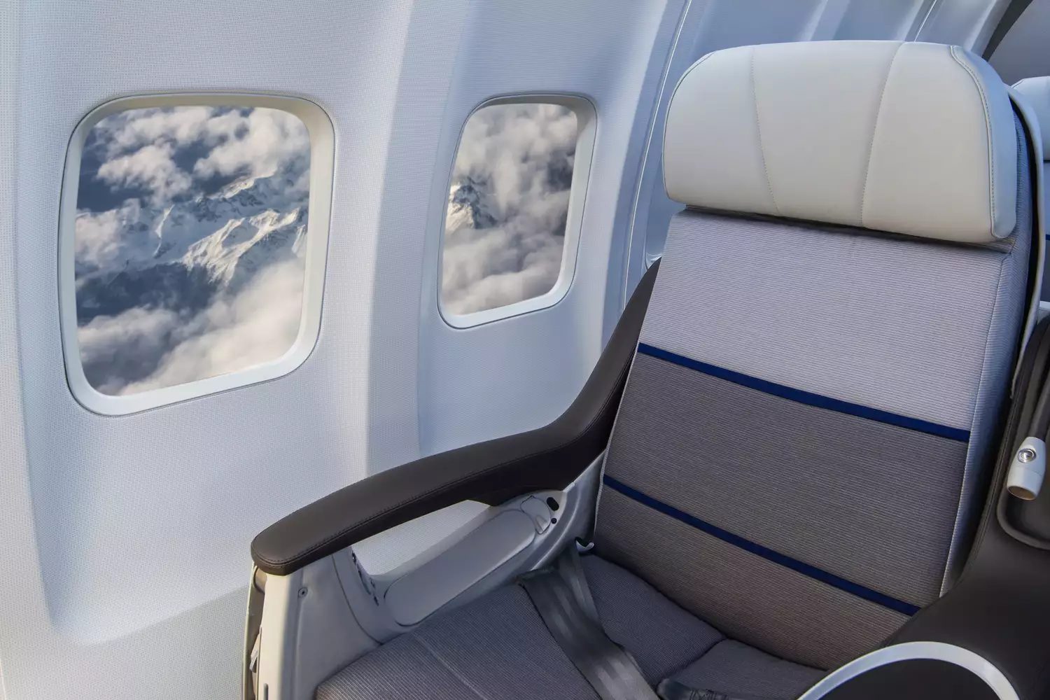 Seat rows in an airplane cabin business class